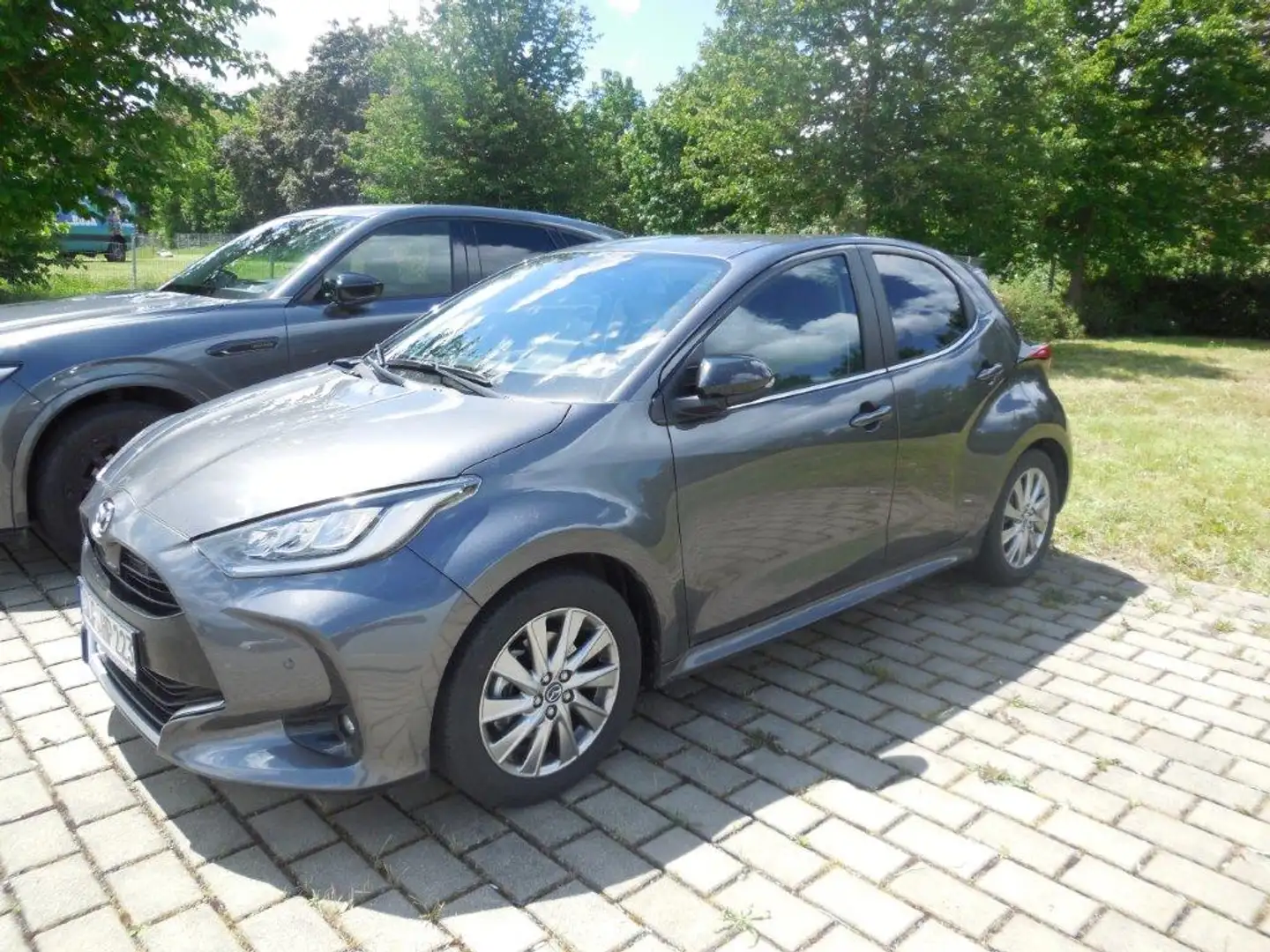 Mazda 2 Hybrid 1.5L VVT-i 116 PS Automatik Select Sitz- & Grau - 1