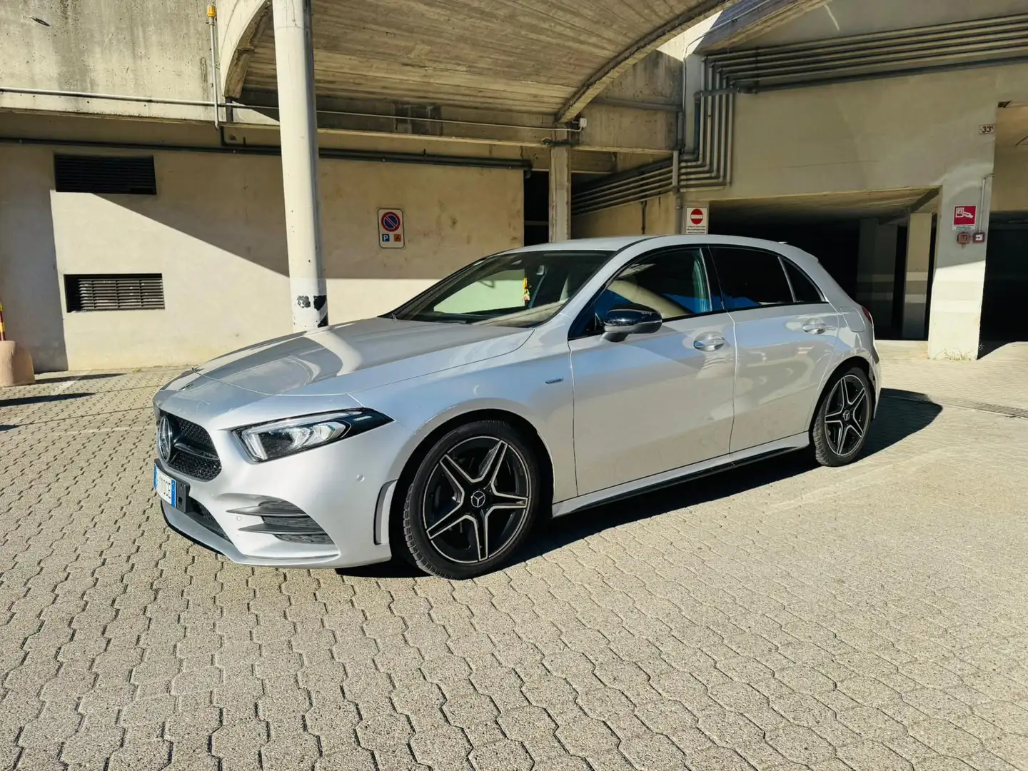 Mercedes-Benz A 180 Classe A - W177 2018 d Premium Night edition auto Argento - 1