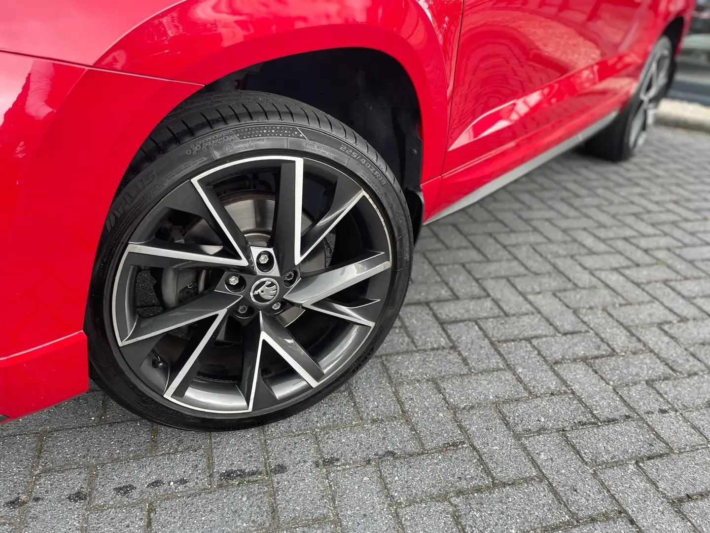 Skoda Karoq 1.5 TSI ACT Sportline Business | DSG | Panorama | Rouge - 2