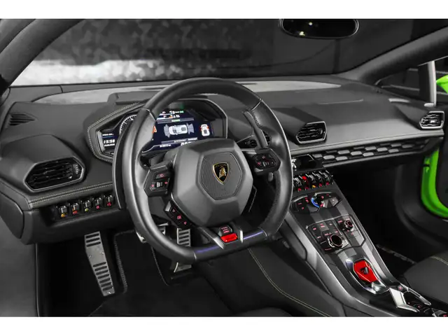 Lamborghini Huracan view 9