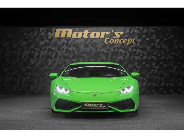 Lamborghini Huracan view 4