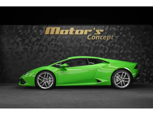 Lamborghini Huracan view 2