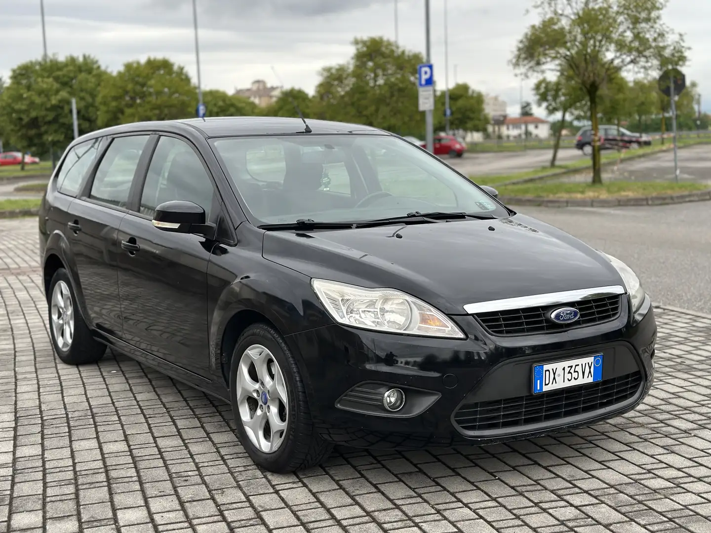 Ford Focus Turnier 2.0 TDCi DPF Aut. Ghia - 2
