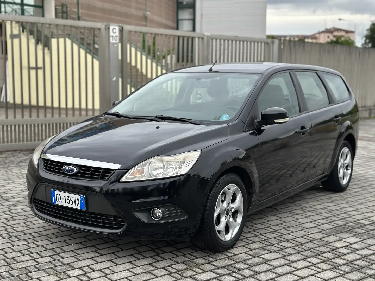 Ford Focus Turnier 2.0 TDCi DPF Aut. Ghia - 1