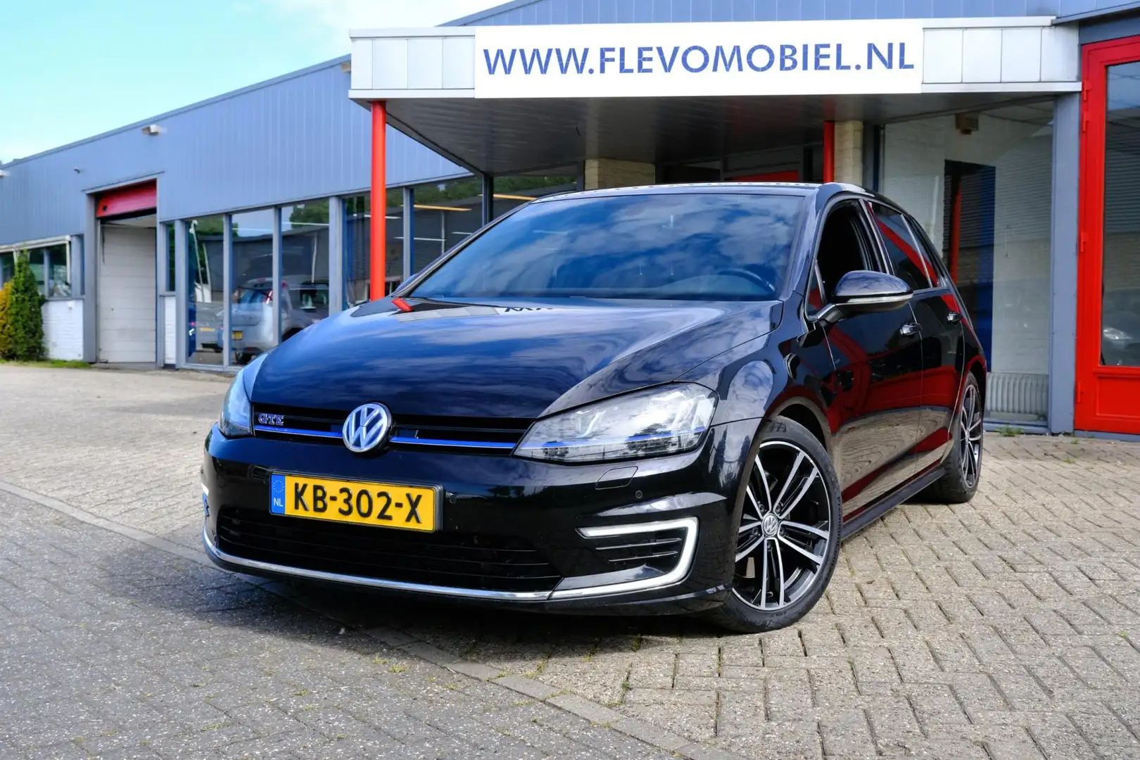 Volkswagen Golf GTE 1.4 TSI Aut. Navi|Clima|Cruise|LMV Fekete - 1