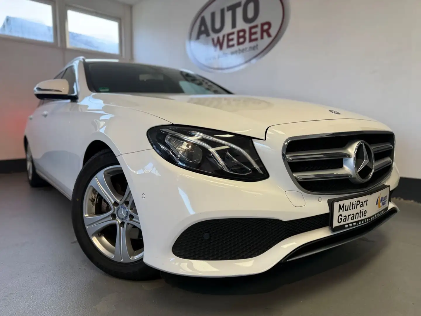 Mercedes-Benz E 220 D T-MOD*AUT.*F1*T-LEDER*PANO*TEL*NAVI*LED* Blanc - 1