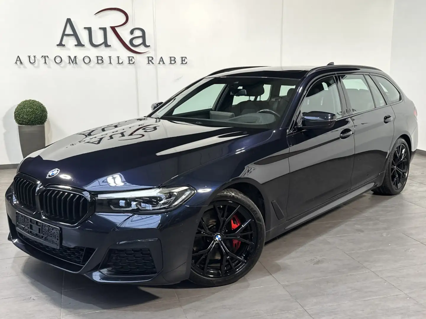 BMW 530 Touring M-Sport NAV+LED+PANO+KAMERA+HEAD-UP Schwarz - 1