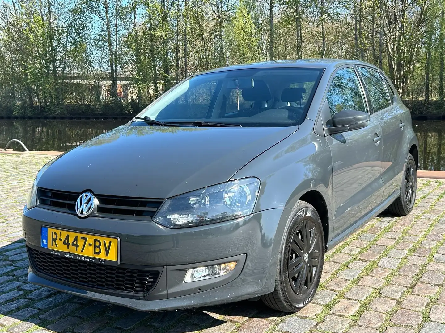 Volkswagen Polo 1.0 Easyline airco navigatie elektrische ramen cv Gris - 2