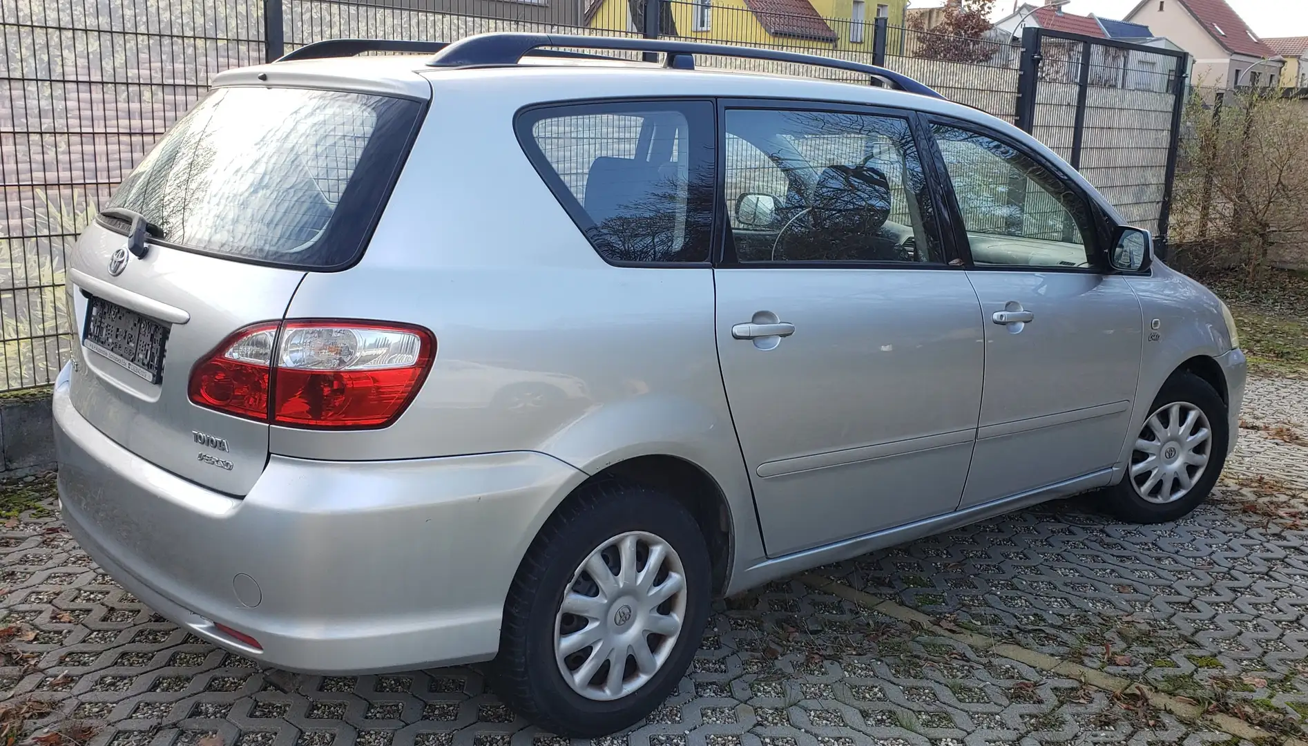 Toyota Avensis Verso Avensis Verso Diesel D-4D Argent - 2