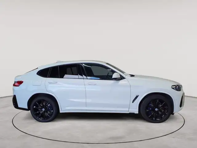 BMW X4 view 3