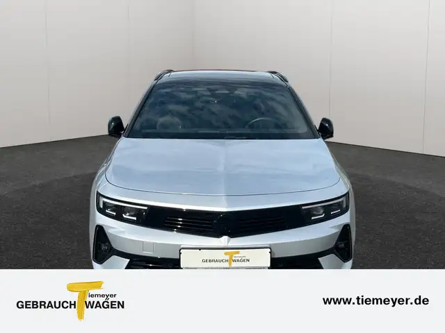 Opel Astra view 2