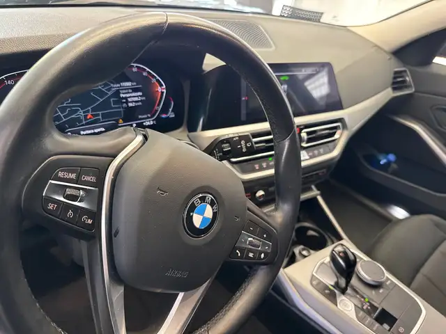 BMW 3 Series view 10