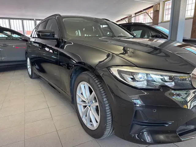 BMW 3 Series view 9