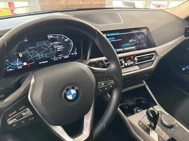 BMW 3 Series view 5