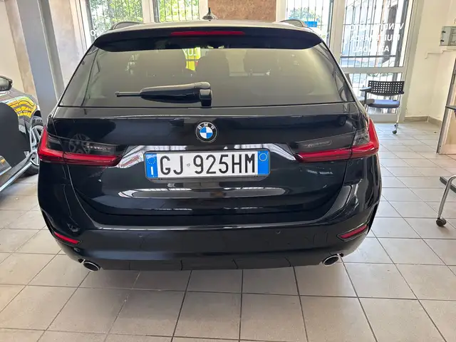 BMW 3 Series view 11