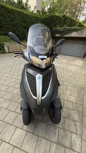 Piaggio MP3 300