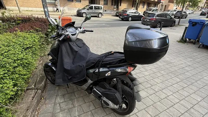 Piaggio MP3 300 - foto 2