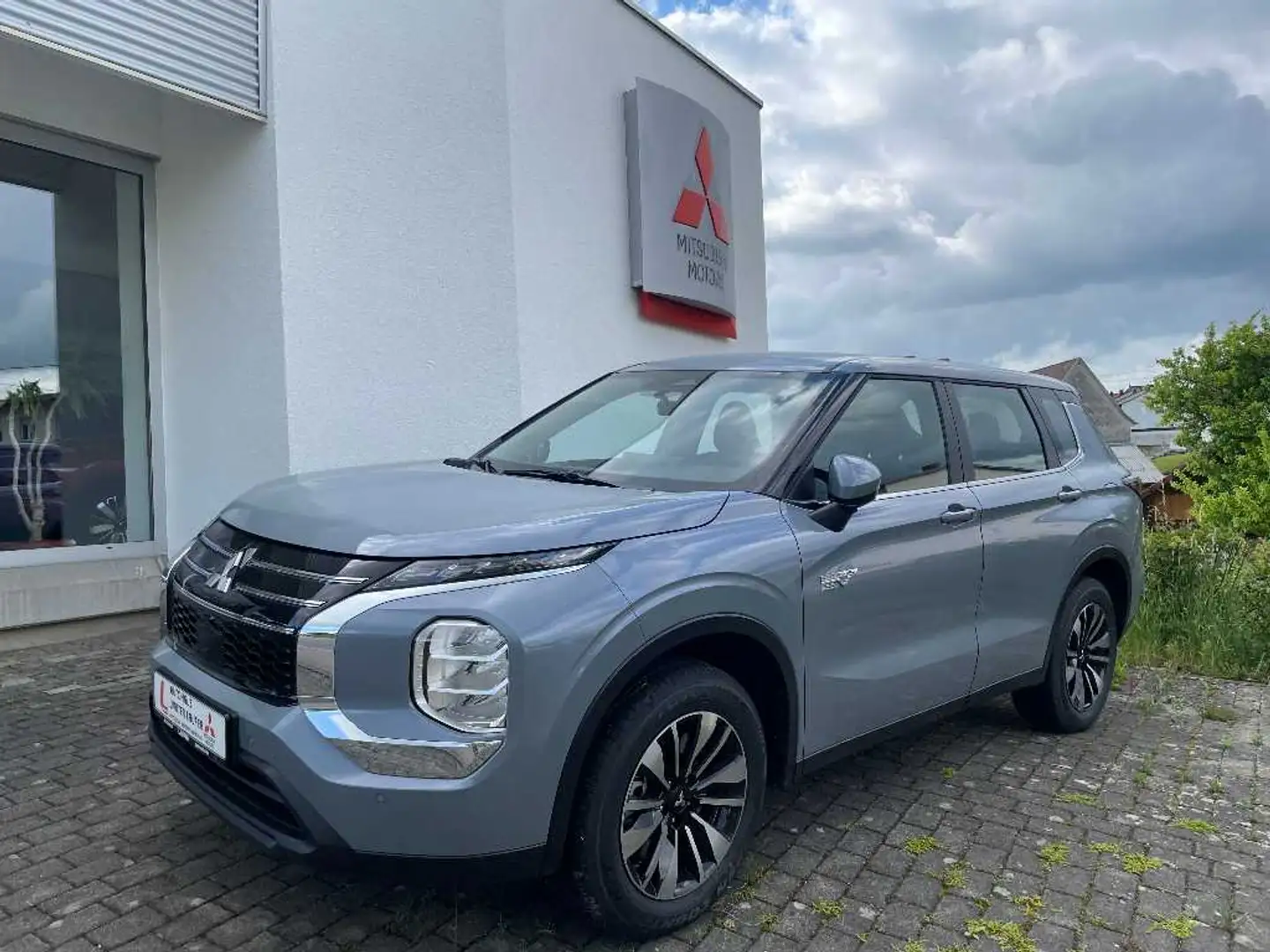 Mitsubishi Outlander 2.4L PHEV BASIS Grau - 2