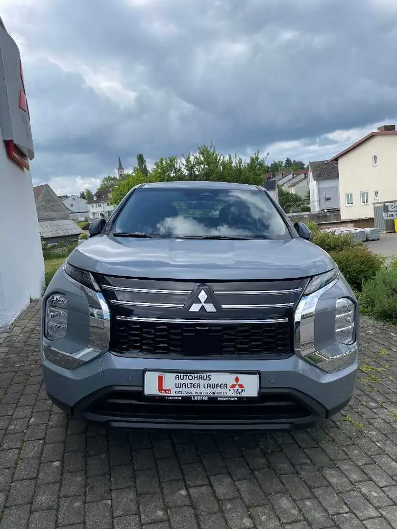 Mitsubishi Outlander 2.4L PHEV BASIS Grau - 1
