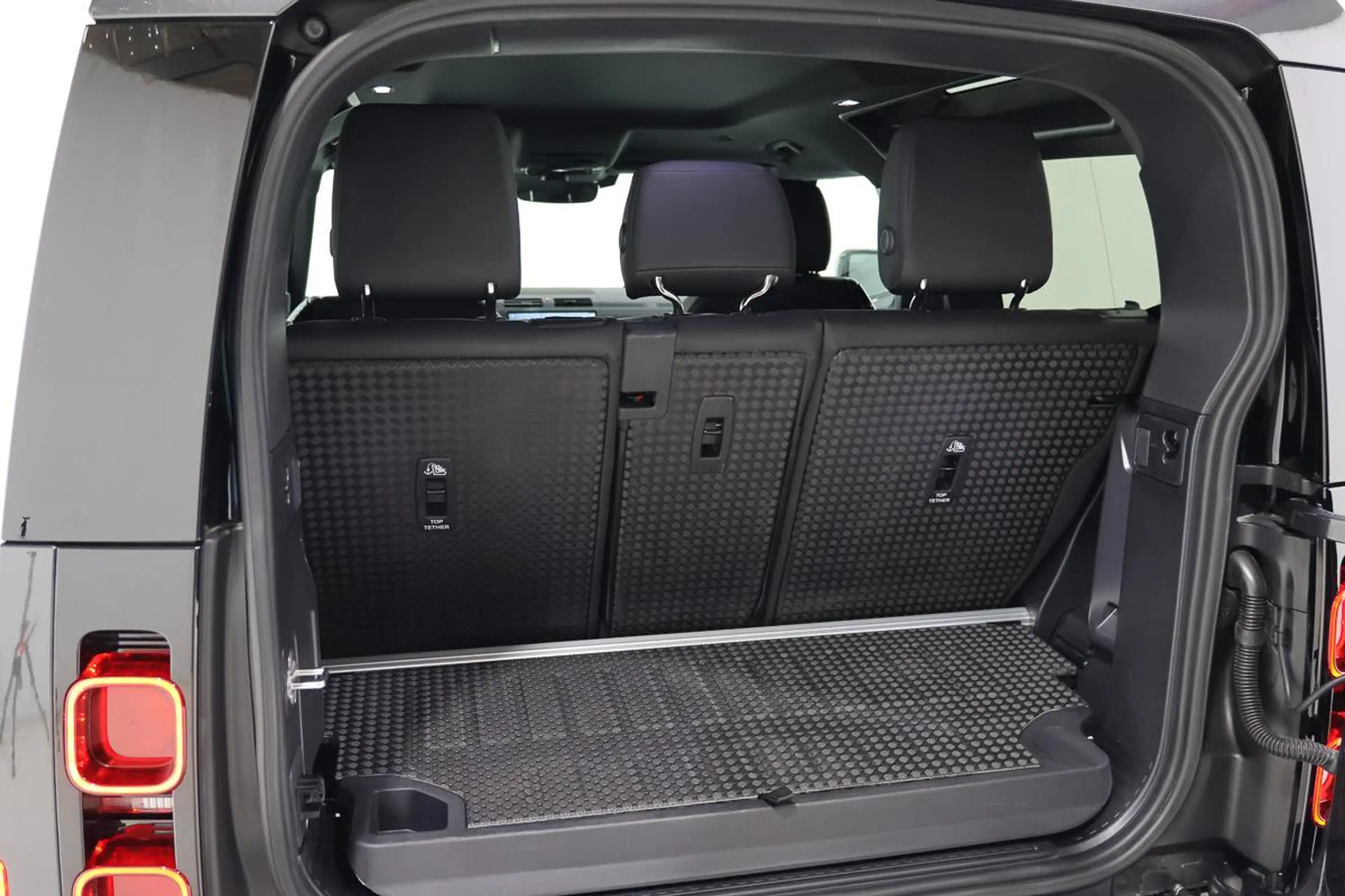 Land Rover Defender 90 D200 AWD S CUIR LED GPS CAM360 ATTELAGE JA19 — photo 13