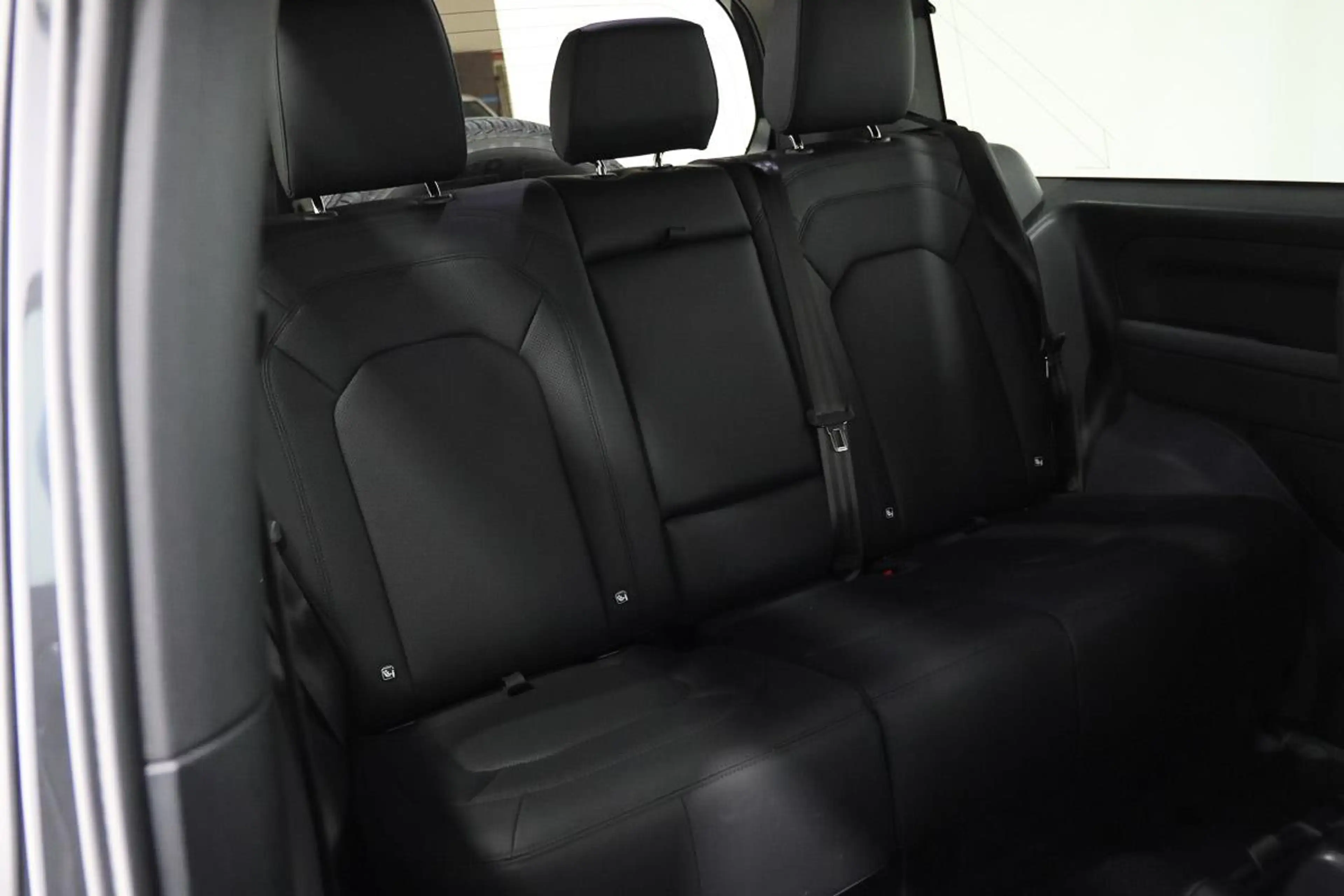 Land Rover Defender 90 D200 AWD S CUIR LED GPS CAM360 ATTELAGE JA19 — photo 11