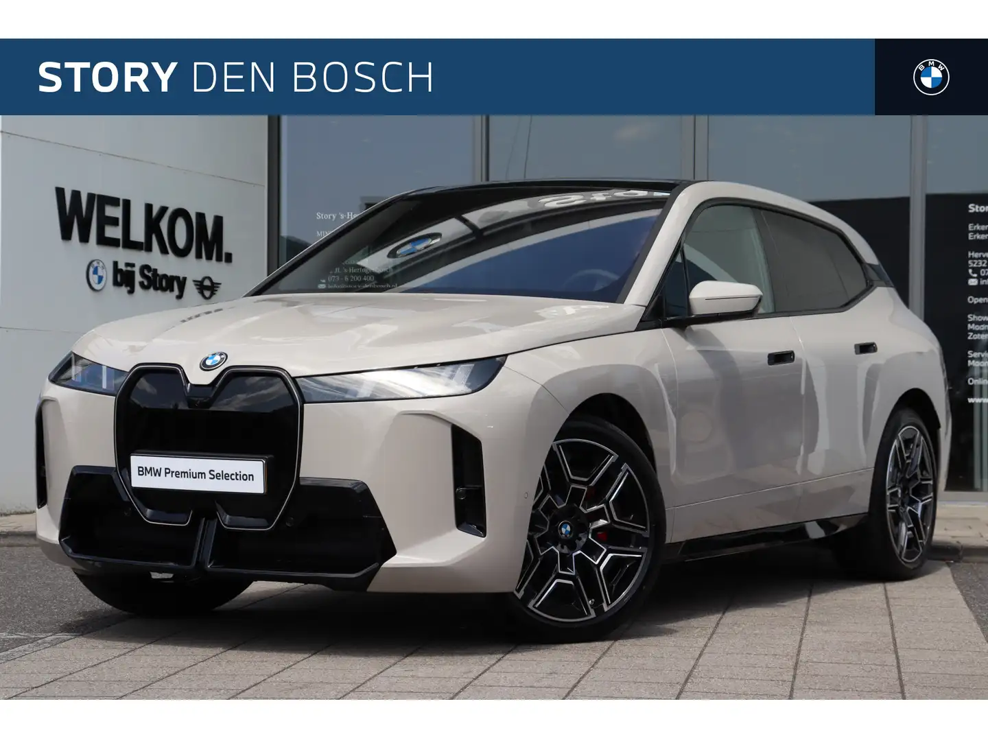 BMW iX xDrive60 M Sport / Panoramadak Sky Lounge / M Mult Gris - 1