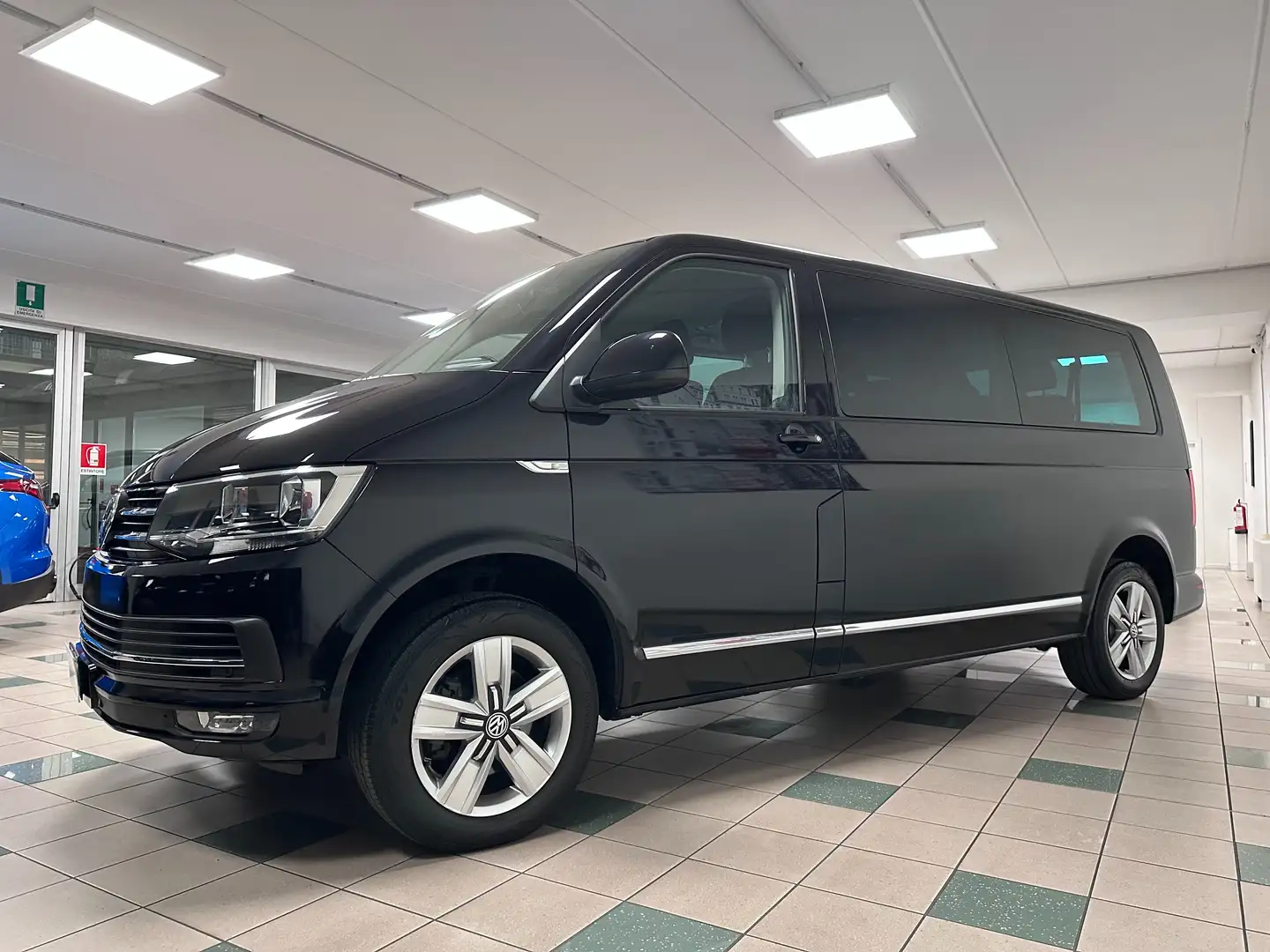 Volkswagen T6 Caravelle PASSO LUNGO 2.0TDI 150CV DSG 9POSTI! IVA COMPRESA Noir - 1