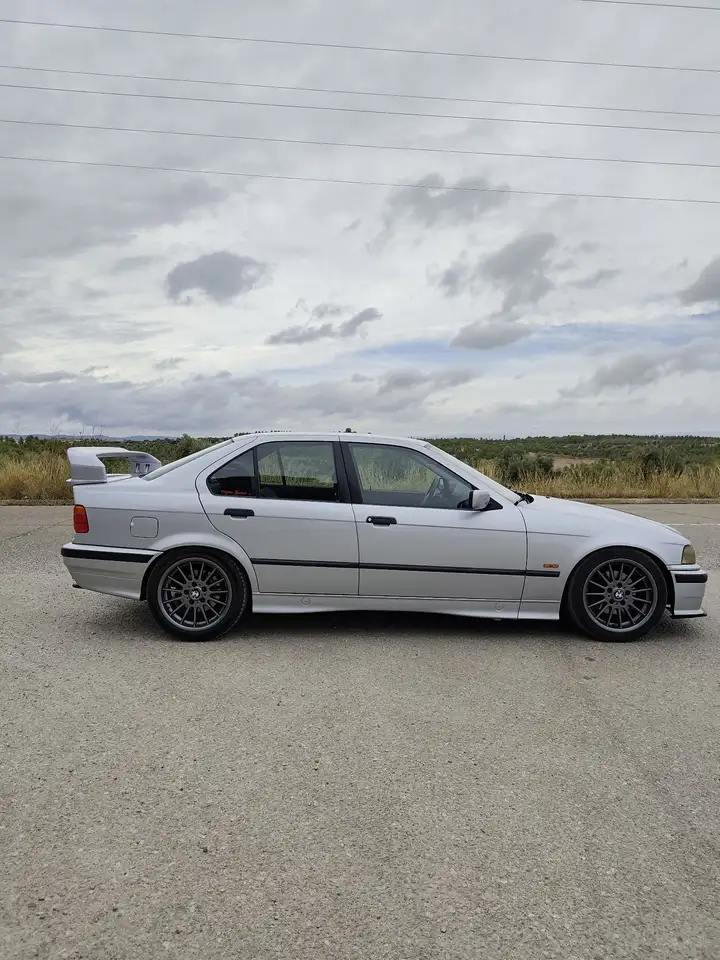 BMW 318iS, foto 4