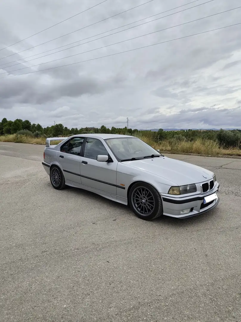 BMW 318 318iS - 2