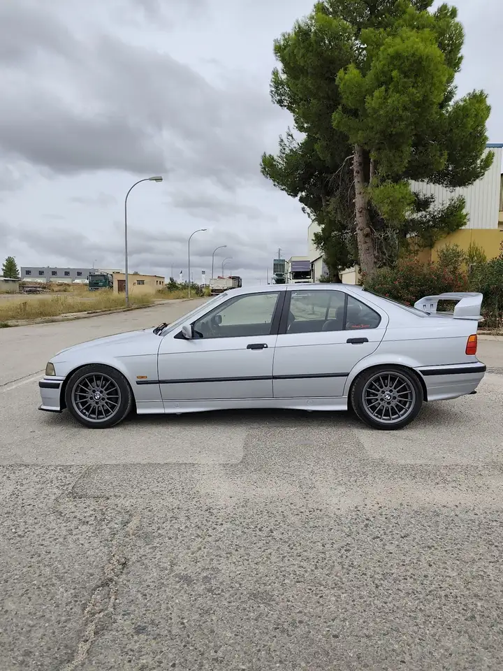 BMW 318iS, foto 3