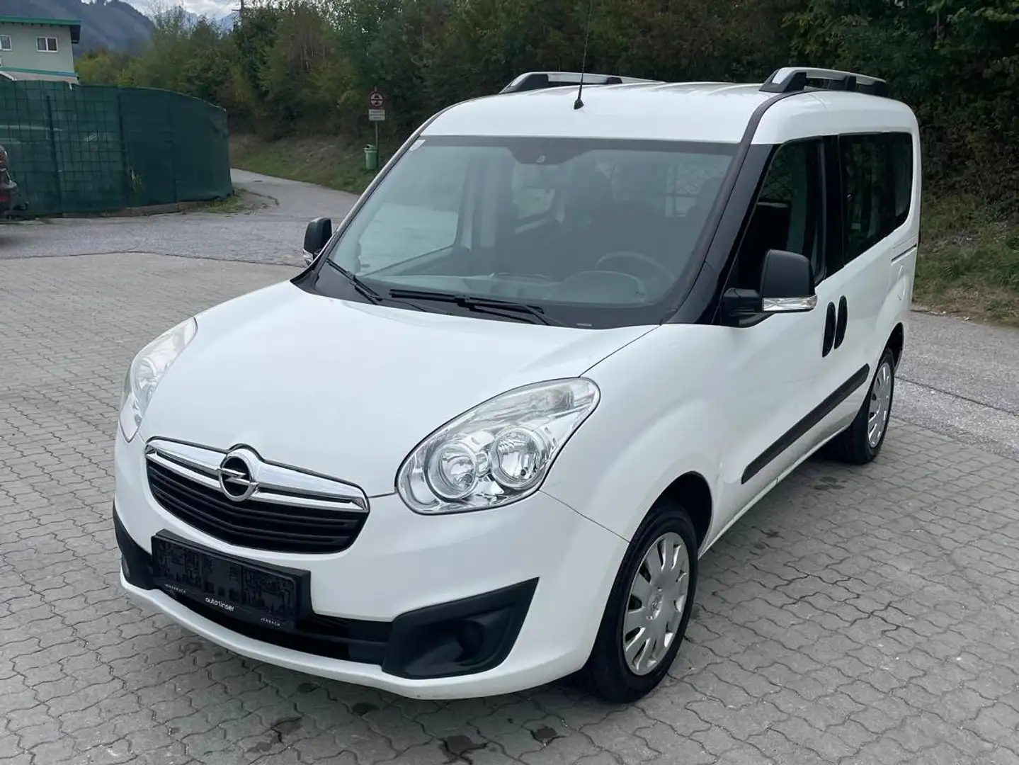 Opel Combo Combo Tour Cosmo L1H1 1,4 CNG Turbo Ecotec Erdgas Tour Cosmo Weiß - 2