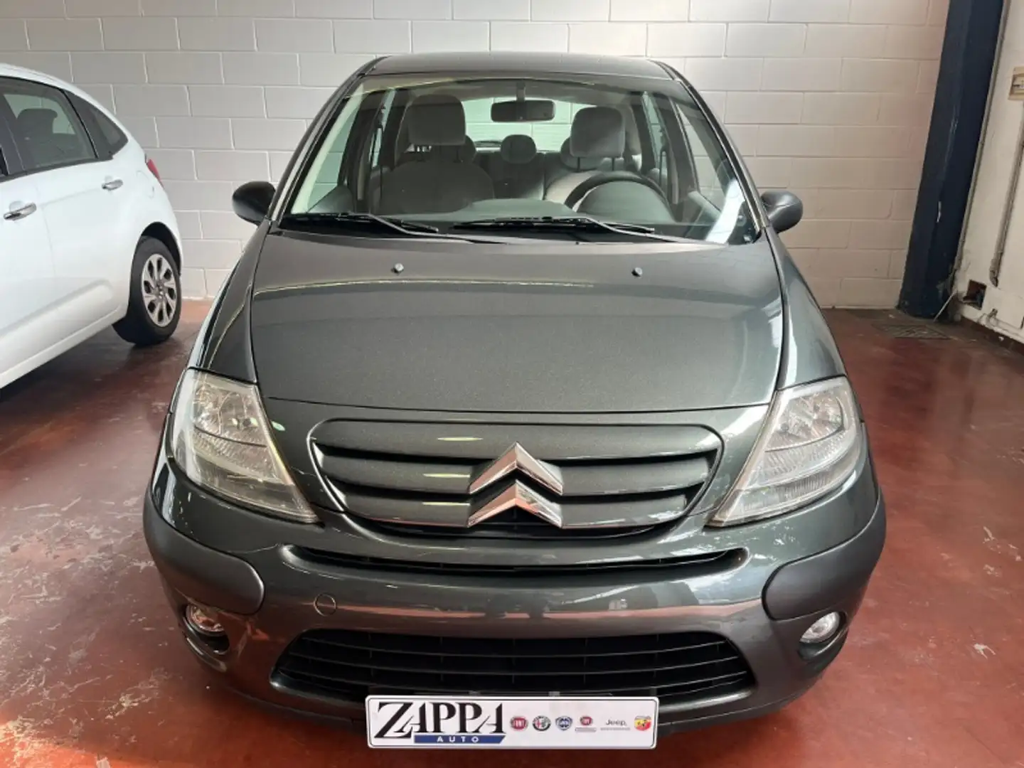 Citroen C3 1.1 airdream Exclusive Style Grau - 2