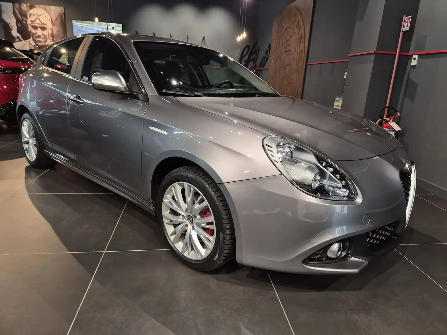 Alfa Romeo Giulietta Giulietta 1.6 JTDm 120 CV Super Grijs - 2