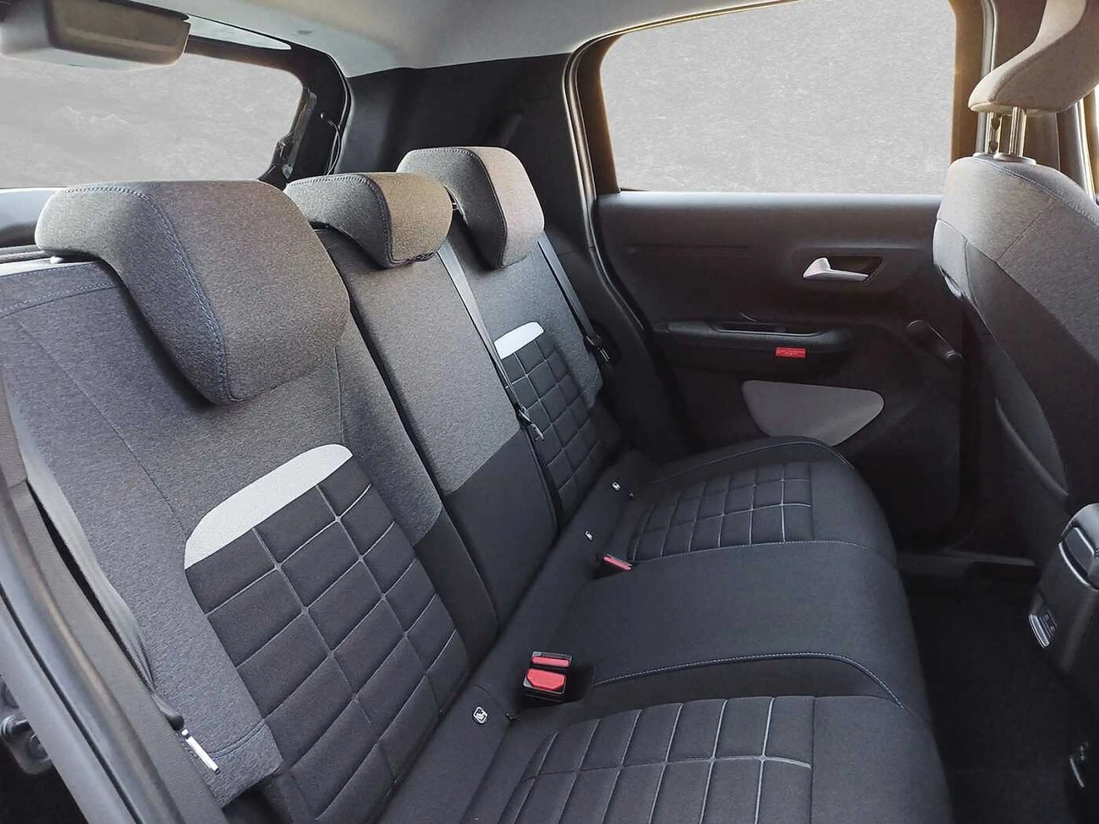 Citroen E-C3 113 Standard-Range PLUS — photo 12