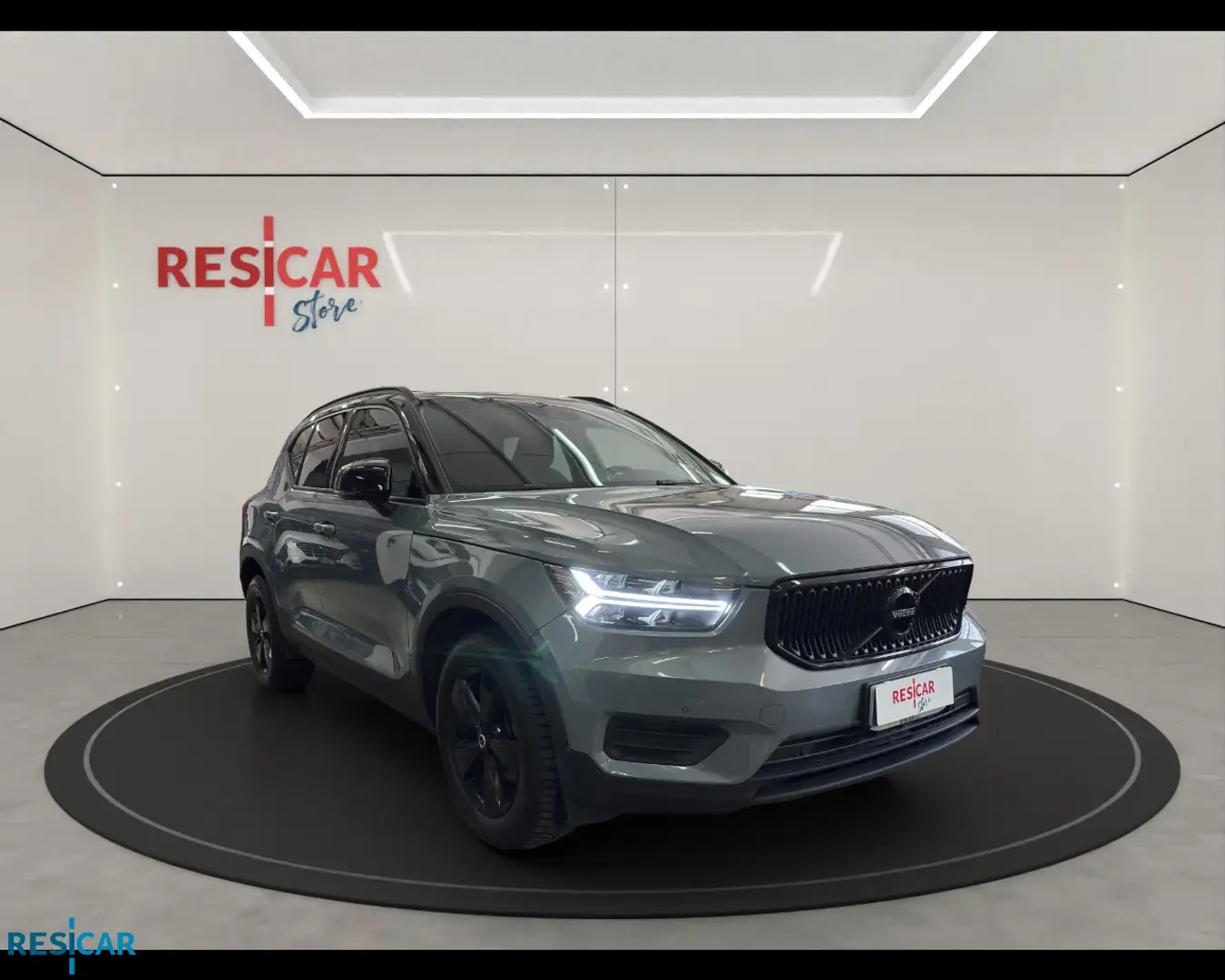 Volvo XC40 1.5 T2 Momentum Argento - 1