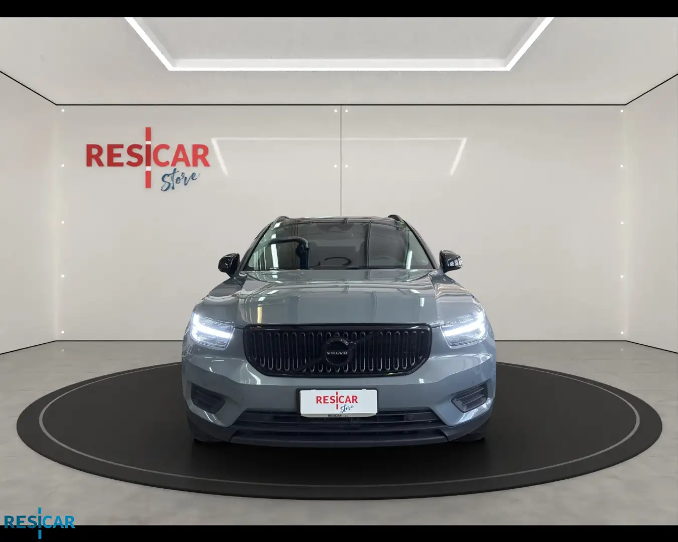Volvo XC40 1.5 T2 Momentum Argento - 2