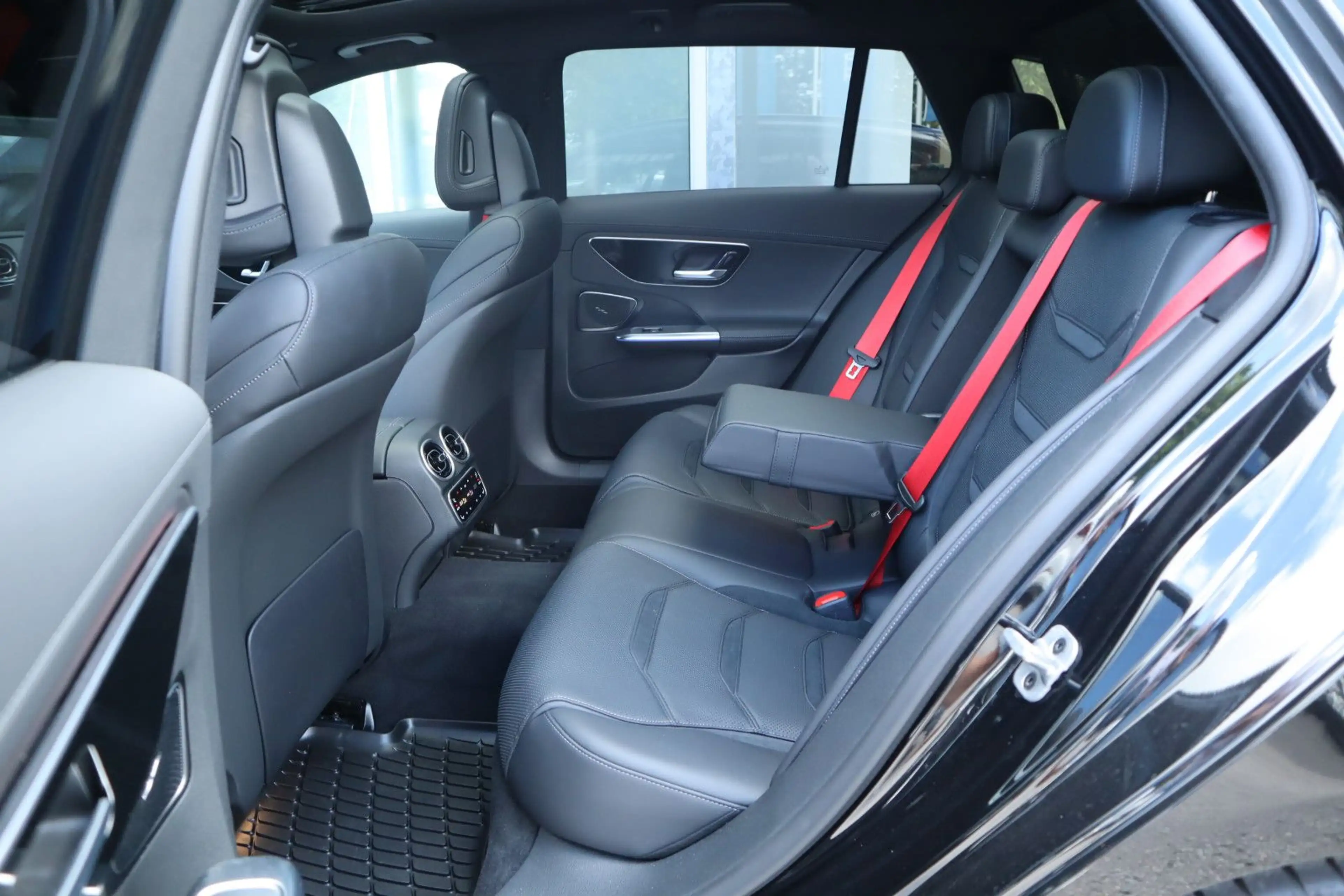 Mercedes-Benz C 43 AMG T 4M PANO/CARBON/DIST/360°/HUD/NIGHT/ — photo 15