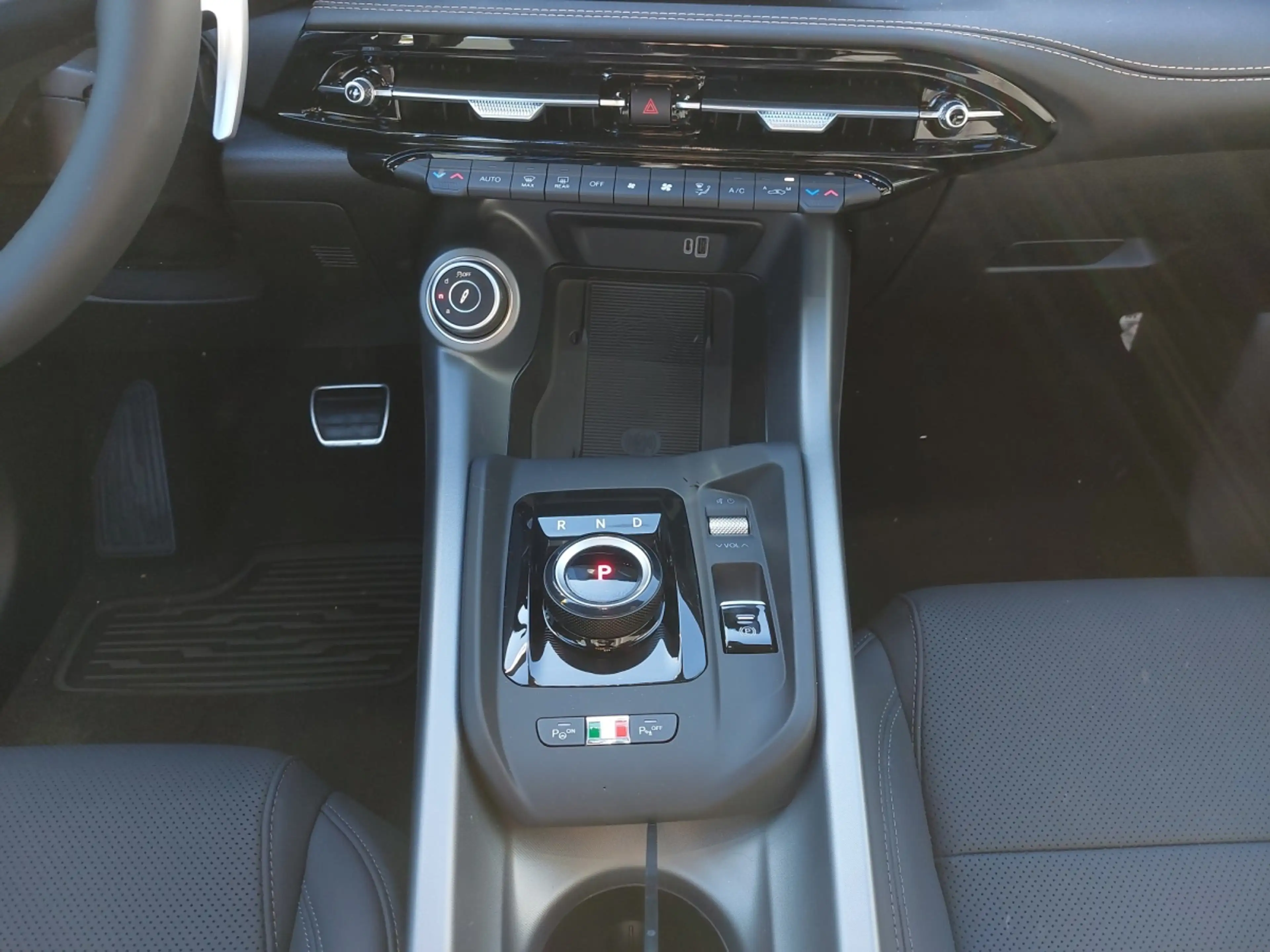 Alfa Romeo Tonale Veloce Ibrida 175 PS — photo 9