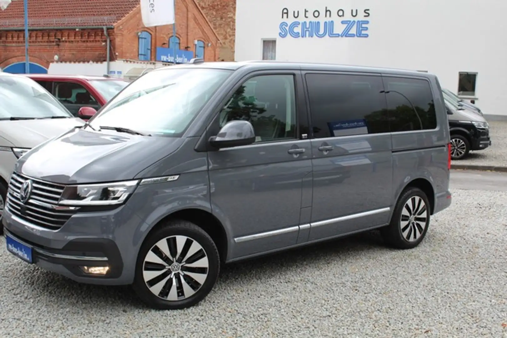 Volkswagen T6.1 Multivan Generation SIX DSG AHK LED Extras! Grau - 1