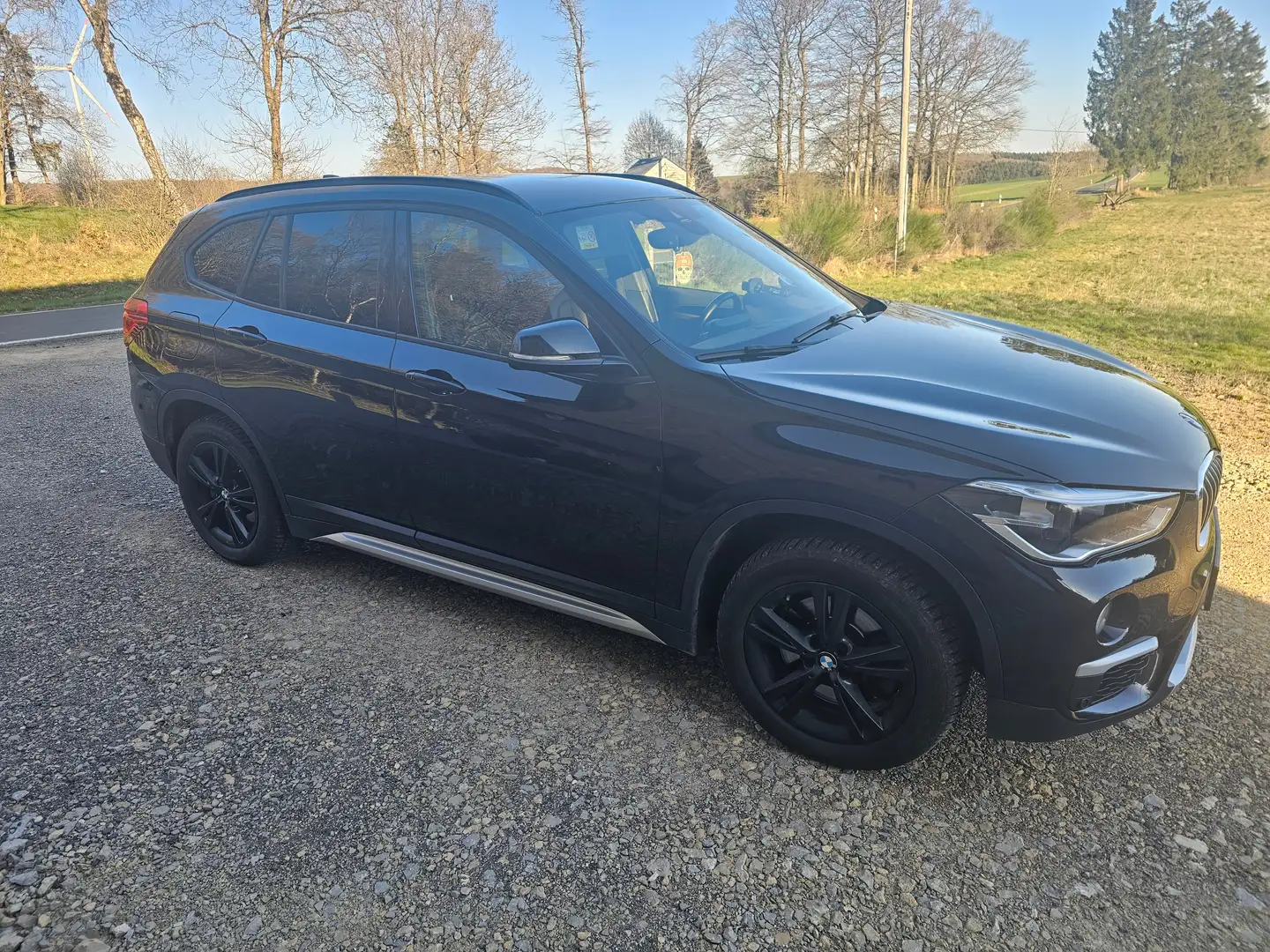 BMW X1 X1 Diesel xDrive20d Aut. xLine Schwarz - 2