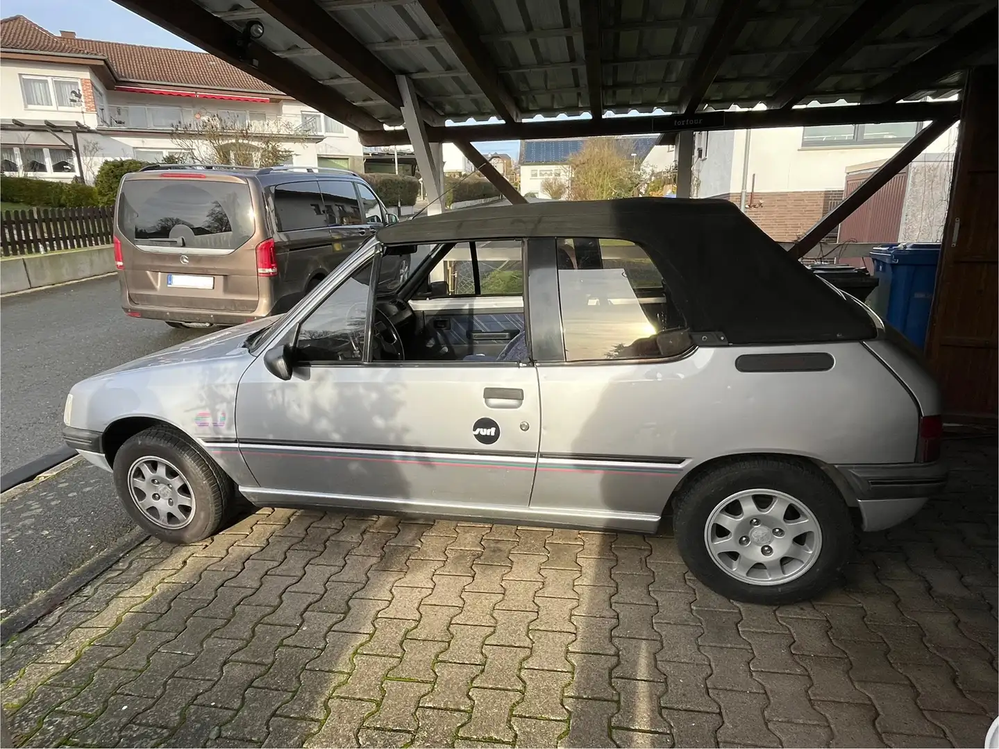 Peugeot 205 CJ cabriolet Silber - innen Blau mit Windschott Silber - 1