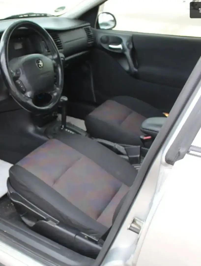 Opel Vectra Vectra 1.8 Edition 2000 Gris - 1