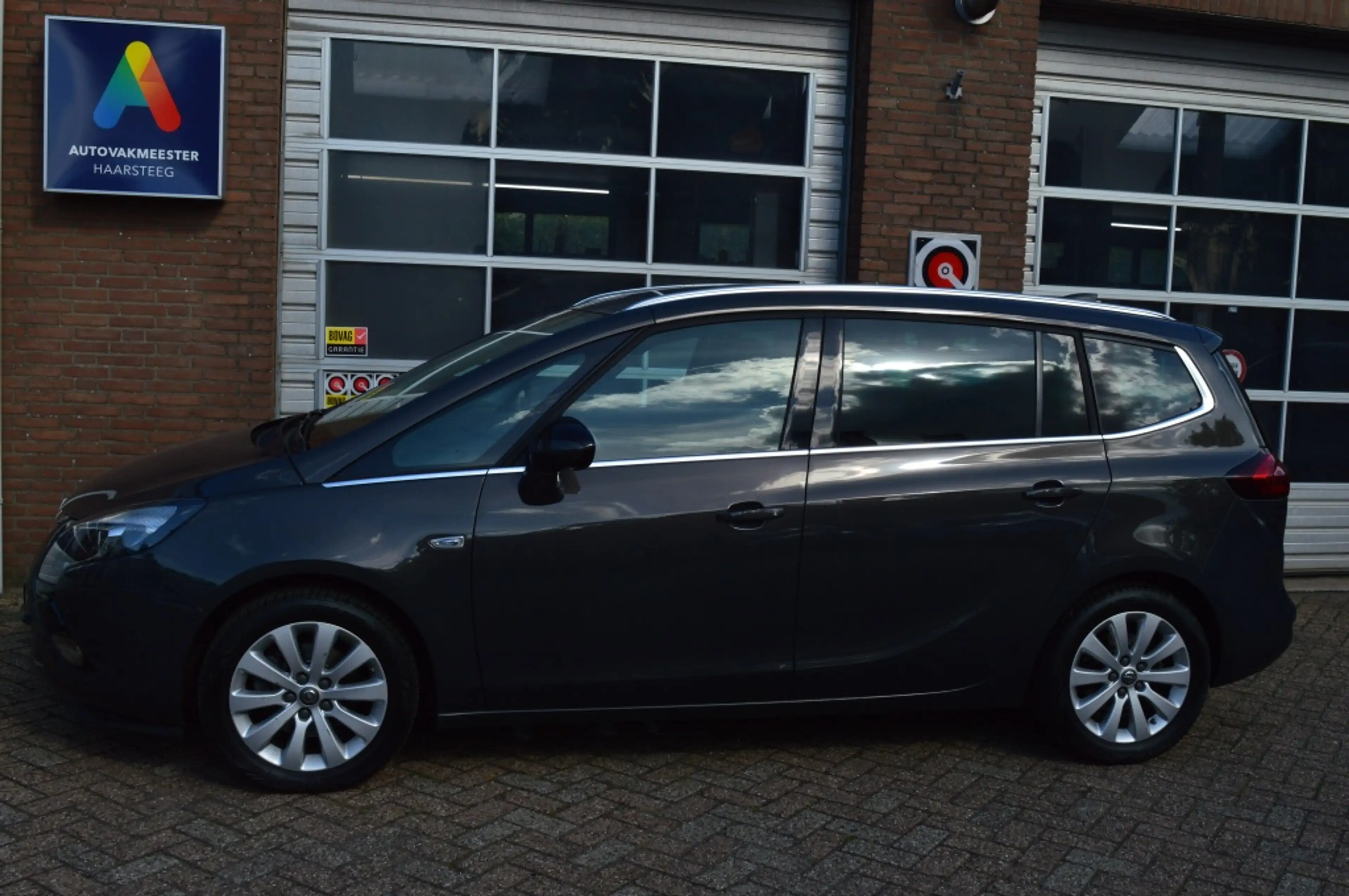 Opel Zafira Tourer 1.4 Innov. 7p. — photo 2