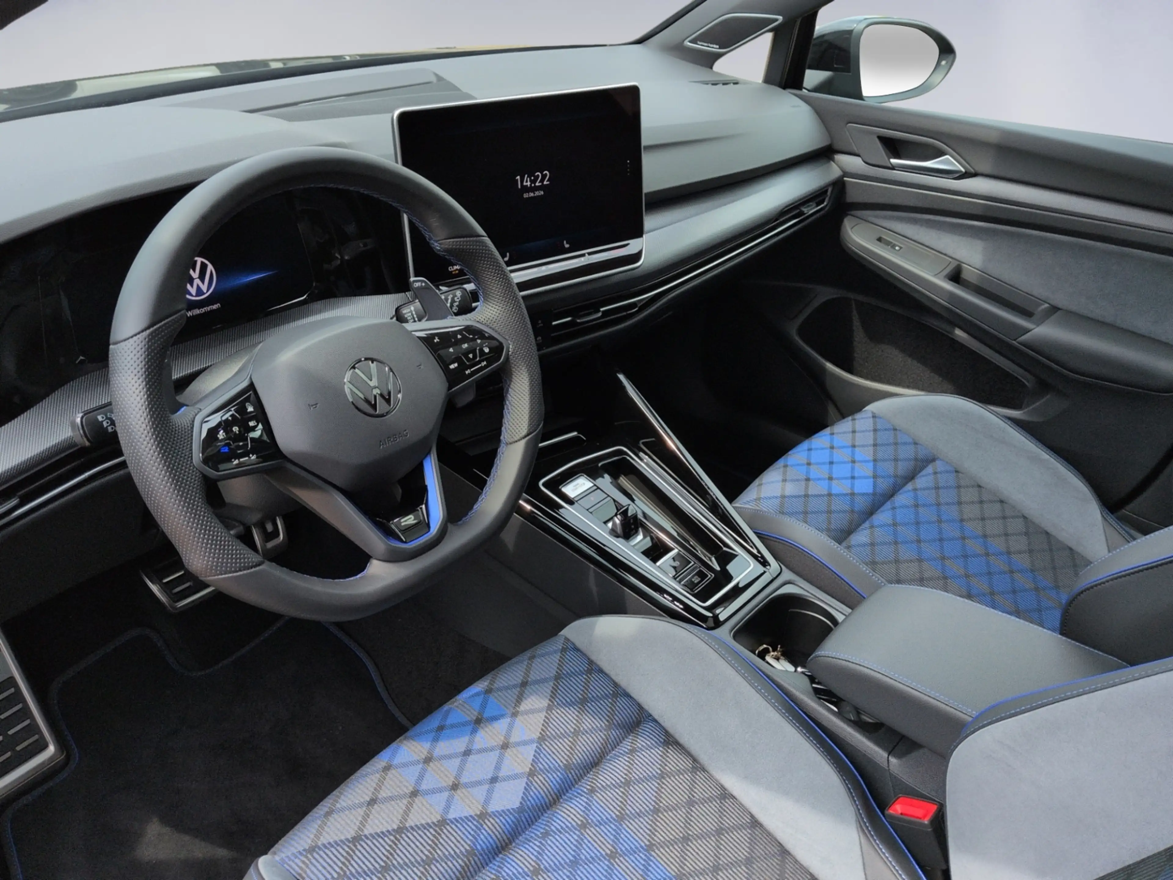 Volkswagen Golf R BLACK EDITION AKRA+PANO+DCC+H&K+MATRIX+ — photo 12