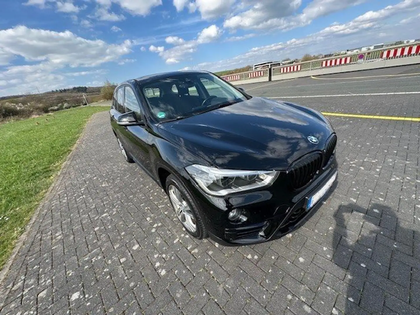 BMW X1 X1 xDrive20i Aut. M Sport Schwarz - 1