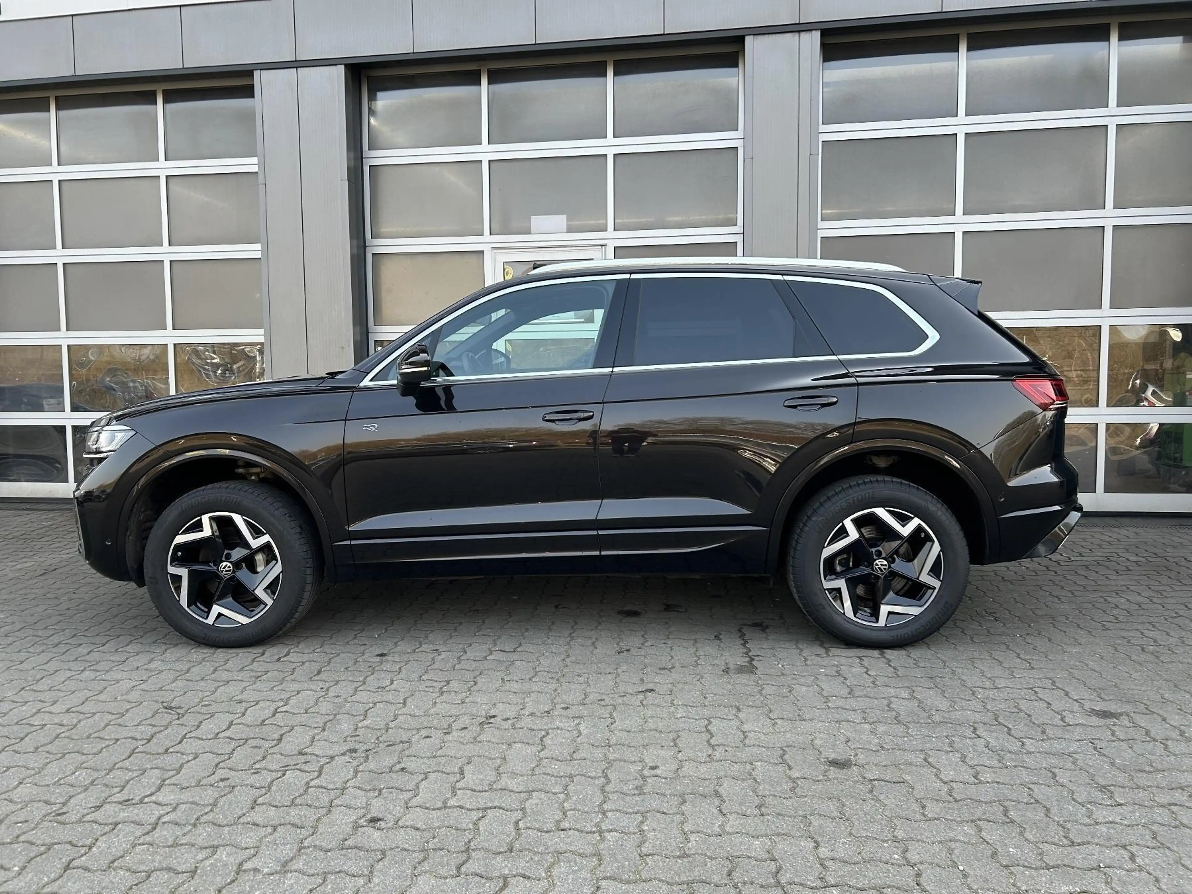 Volkswagen Touareg 3.0 TDI R-Line Matrix Panorama Massage — photo 4