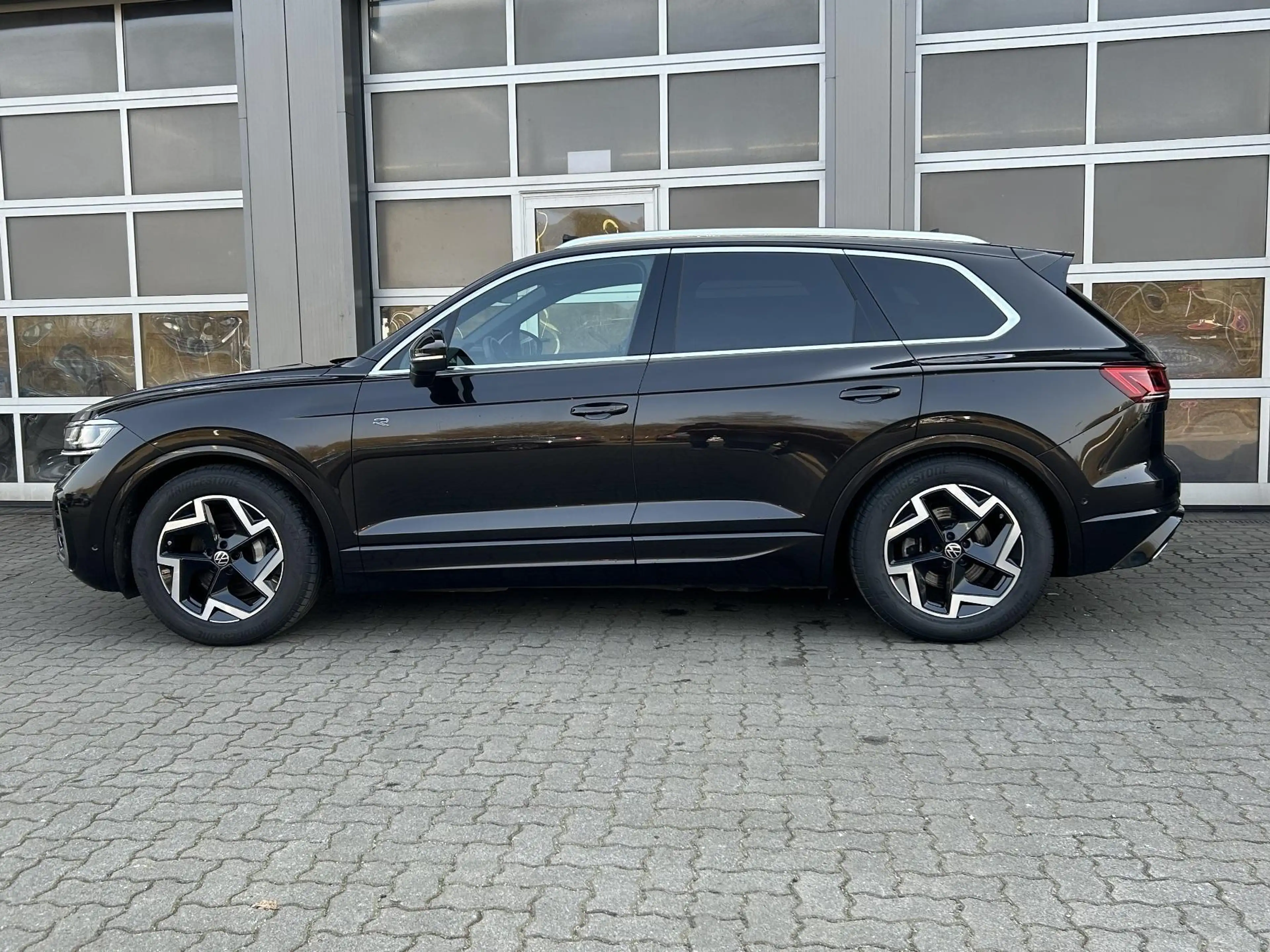 Volkswagen Touareg 3.0 TDI R-Line Matrix Panorama Massage — photo 3