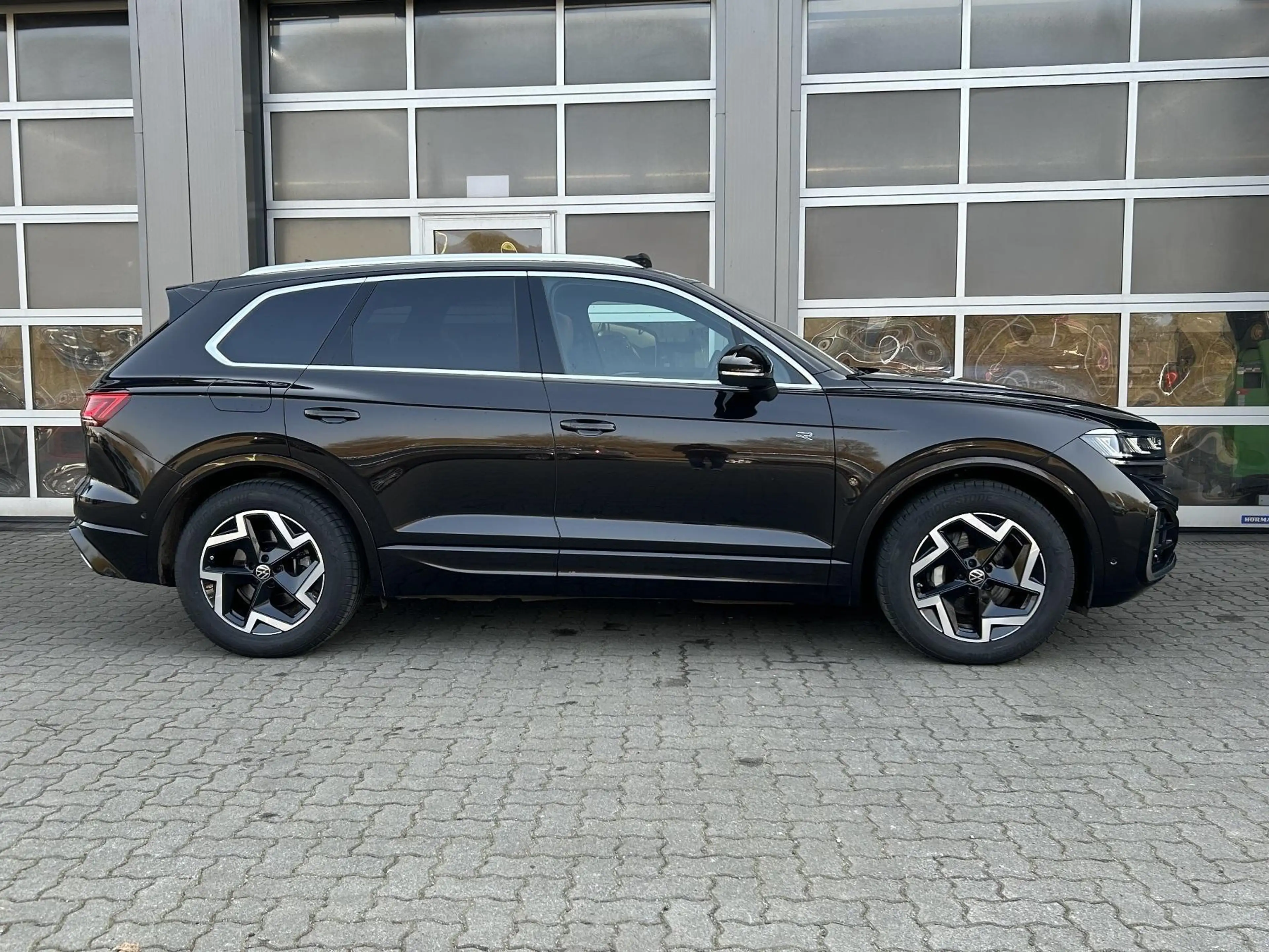 Volkswagen Touareg 3.0 TDI R-Line Matrix Panorama Massage — photo 6