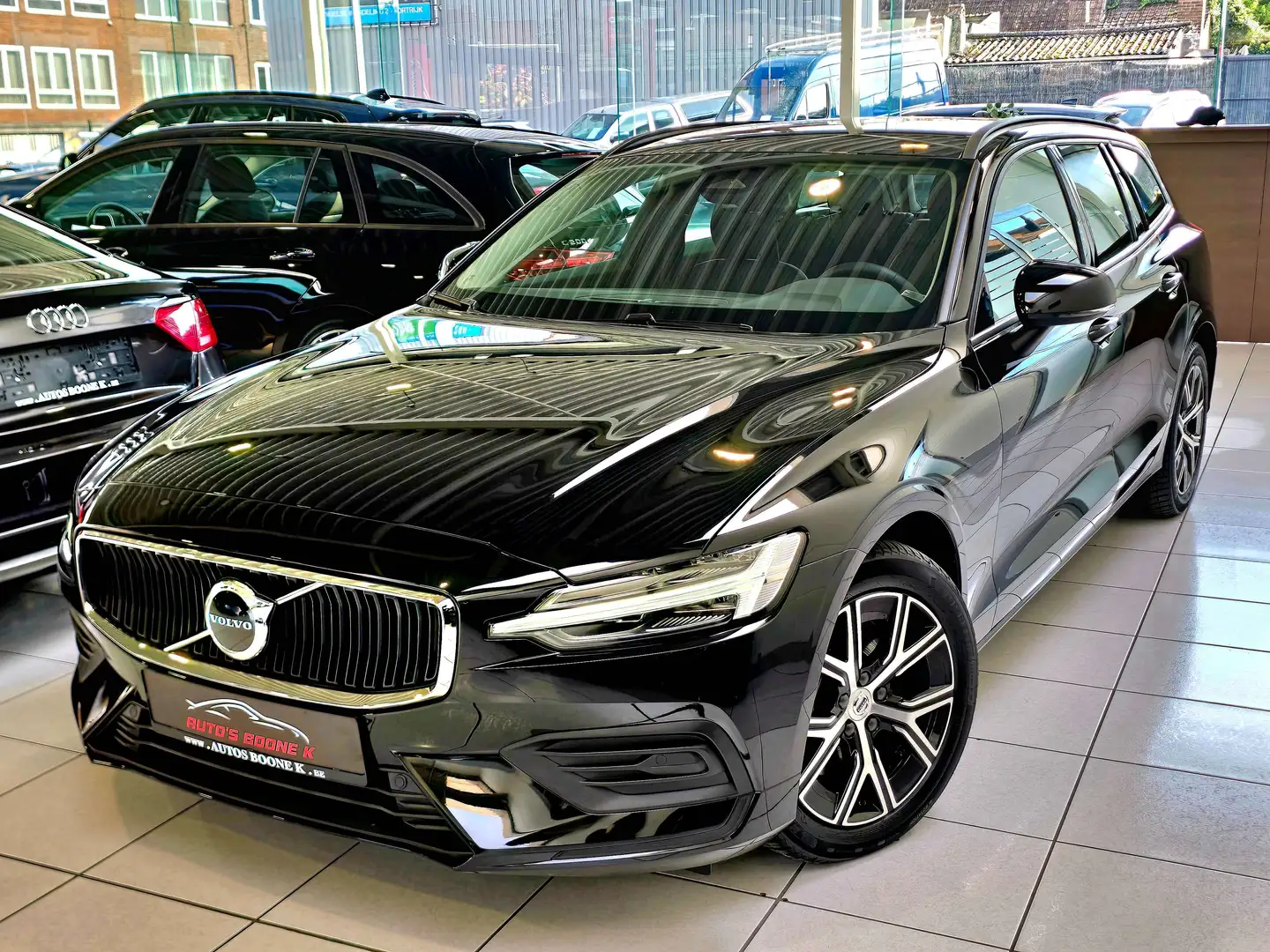 Volvo V60 2.0 B3 MHE Essential DCT/Dab/ NEW CAR Schwarz - 1
