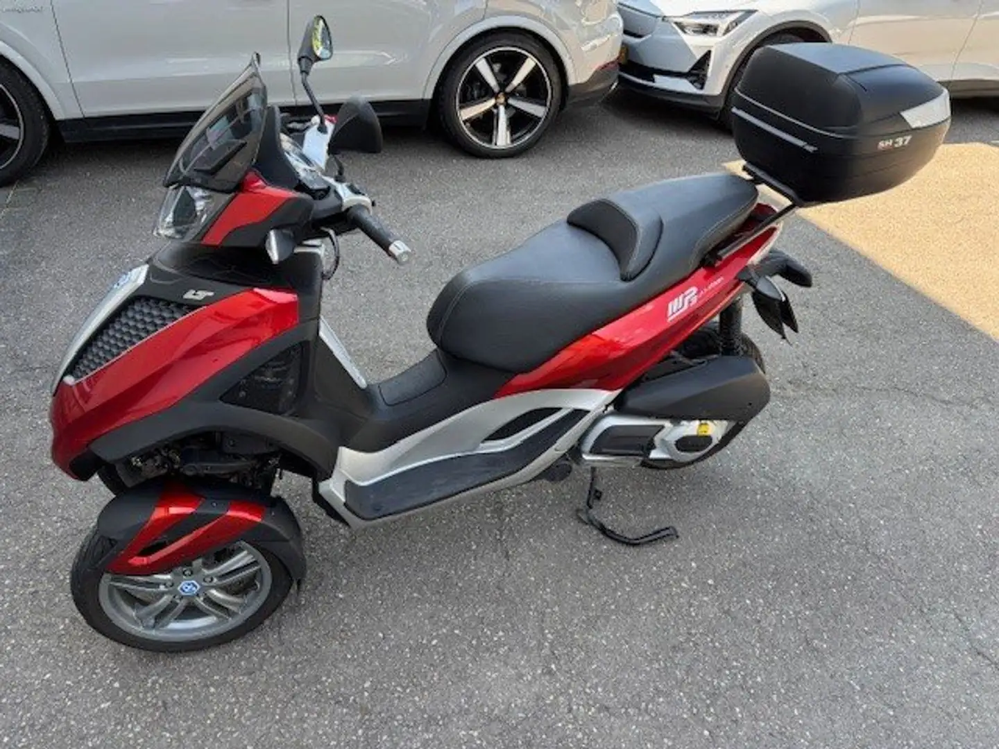 Piaggio MP3 300ie Rot - 1